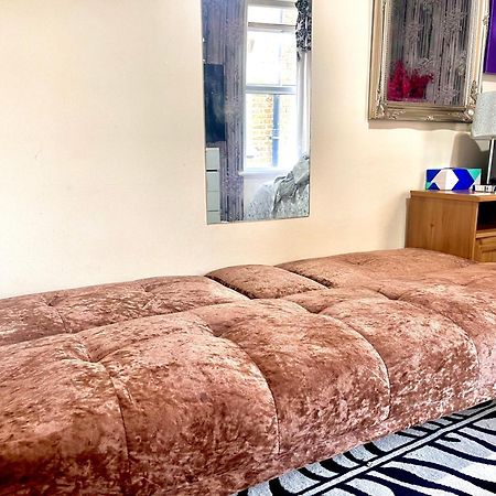Comfy Double Bedroom With A Private Toilet لندن المظهر الخارجي الصورة