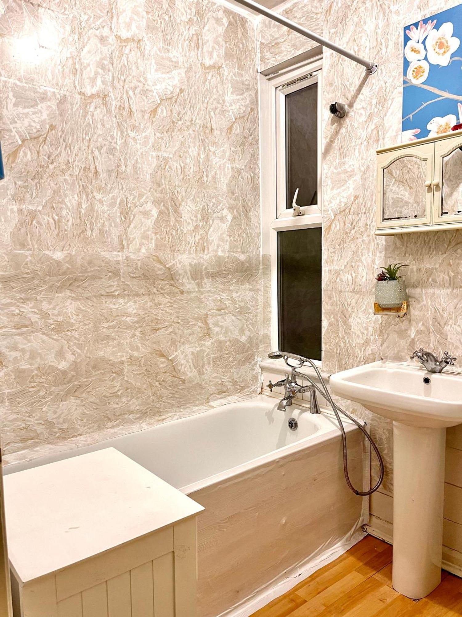 Comfy Double Bedroom With A Private Toilet لندن المظهر الخارجي الصورة